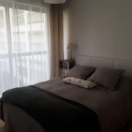 Front De Avec Piscine Apartment